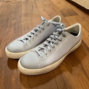 Blue dotted texture converse